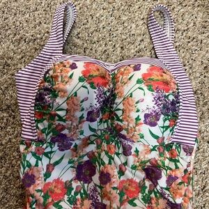 Swim top only* size small dm fashions